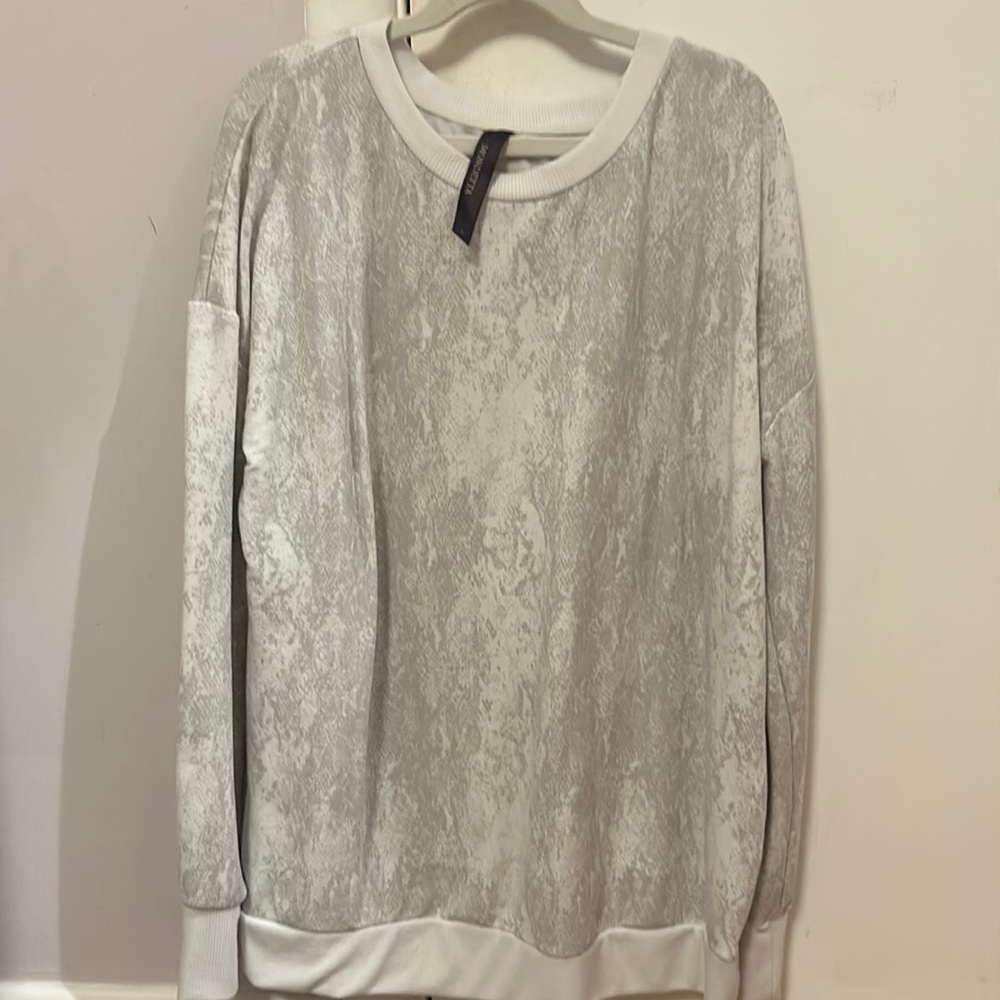 White pattern crewneck